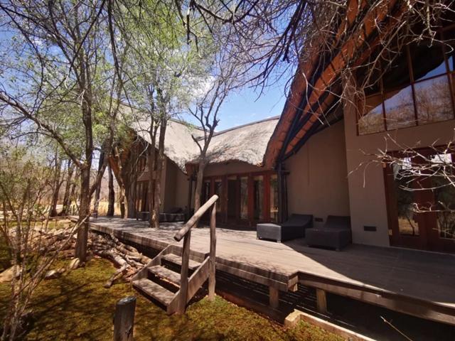 Kgorogoro Lodge พีลาเนสเบิร์ก ภายนอก รูปภาพ